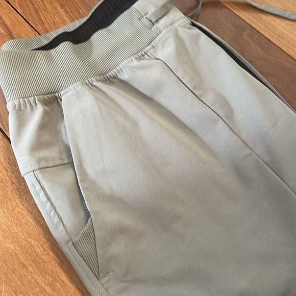 LULULEMON ABC JOGGER MENS LARGE
COLOR NOMAD EXCELLENT CONDITION LIKE NEW - Picture 10 of 10